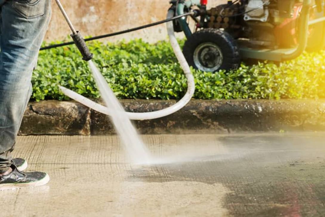 Top Benefits of Pressure Washing for Businesses in Indianapolis